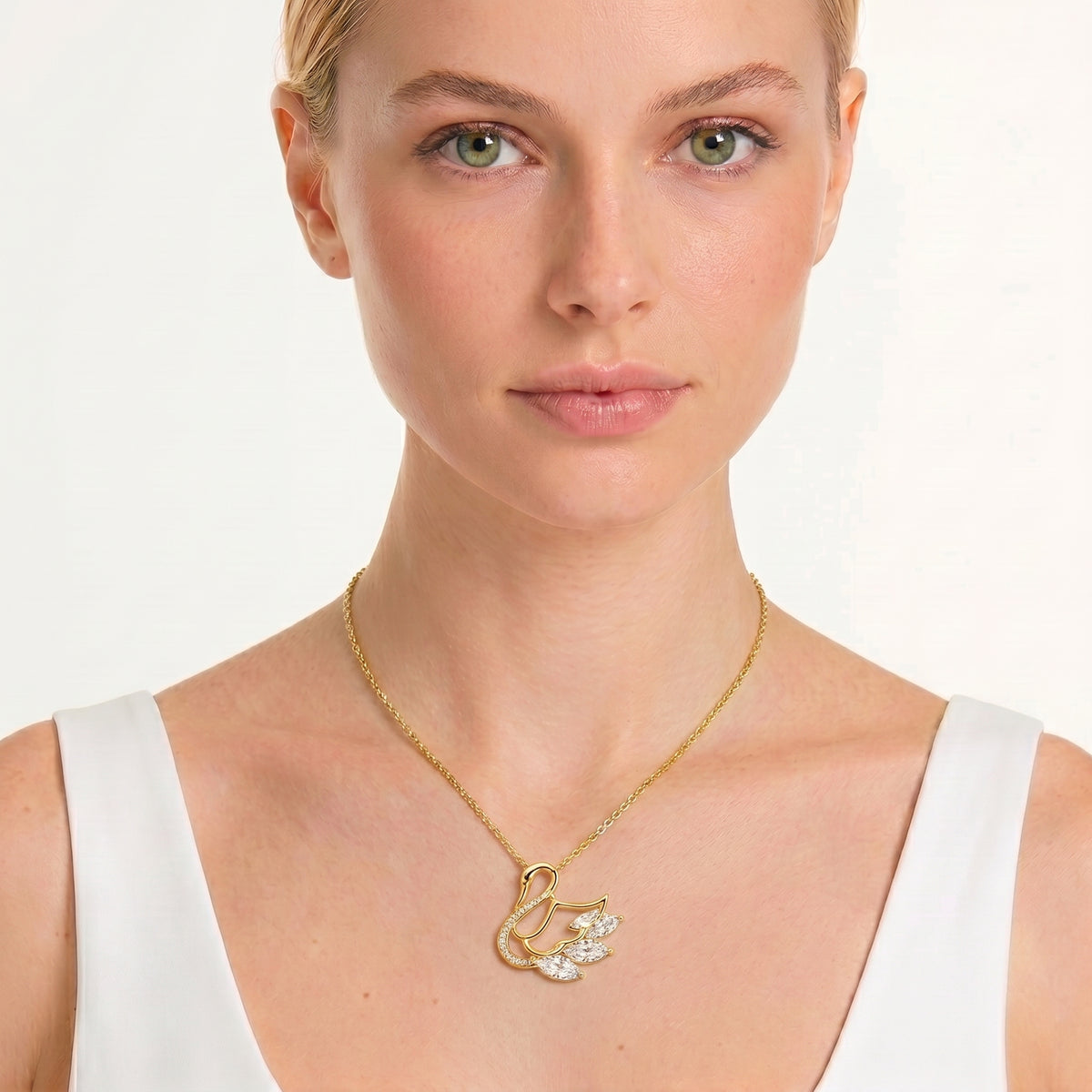 Celistia Golden Swan Kolye